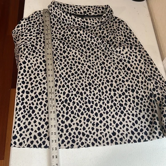 Ann Taylor, Tan & Black Animal Print, Mock Turtleneck, 3/4 Sleeve Top, Medium - Picture 8 of 8